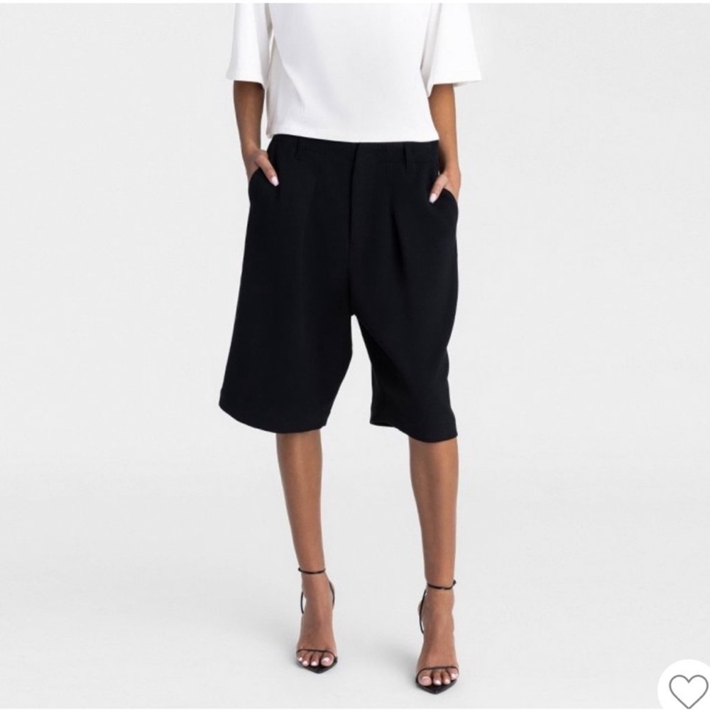 NWT - KBB by KAHLANA Women's Mid-Rise
“The Bermuda Shorts” - Size Small - Picture 2 of 7
